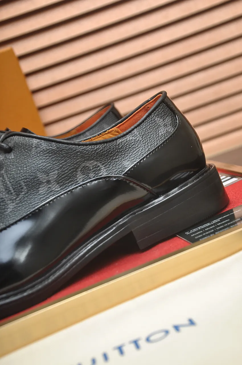 Men's men's shoes 💰460💶 [LV] (all high-end sheep lining) 🍀LV's latest genuine leather business suit shoes are launched simultaneously on the official website. The first-layer cowhide imported from Italy is made of heavy gold, 💥official website 1:1 rubber outsole. Versatile to wear, high-end without losing class, and the color combination is extraordinary. This four-season style is alluring when worn on your feet, showing off your big-name flair. Standard code 38-45 (45 customized)